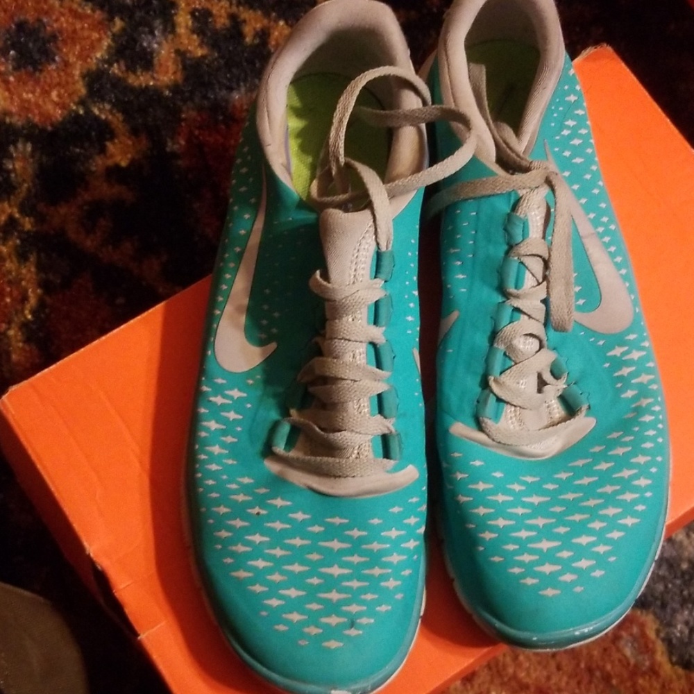 Tiffany blue nike tennis